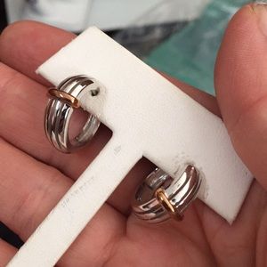Huggy style hoop earring NEW